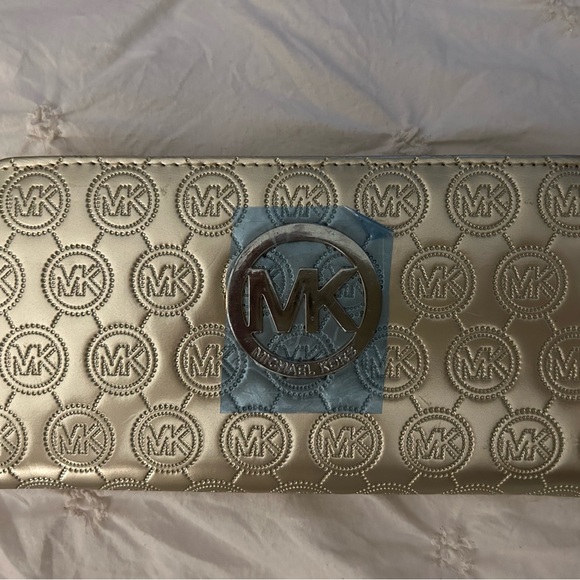 MK Brand New Gold Women's Zipper Wallet - Picture 4 of 7